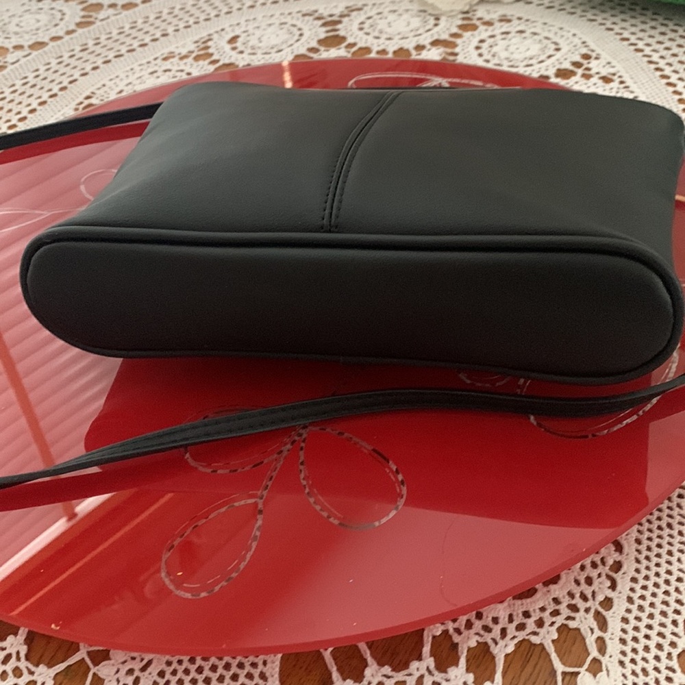 Delightful ladies hand bag with strap and handles - Picture 4 of 4